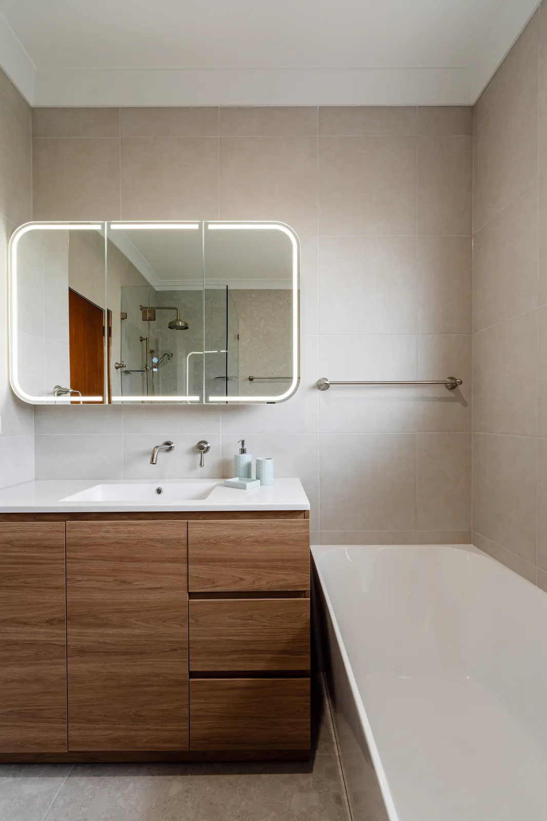 Mount Pritchard bathroom renovation by LikeSilk Building